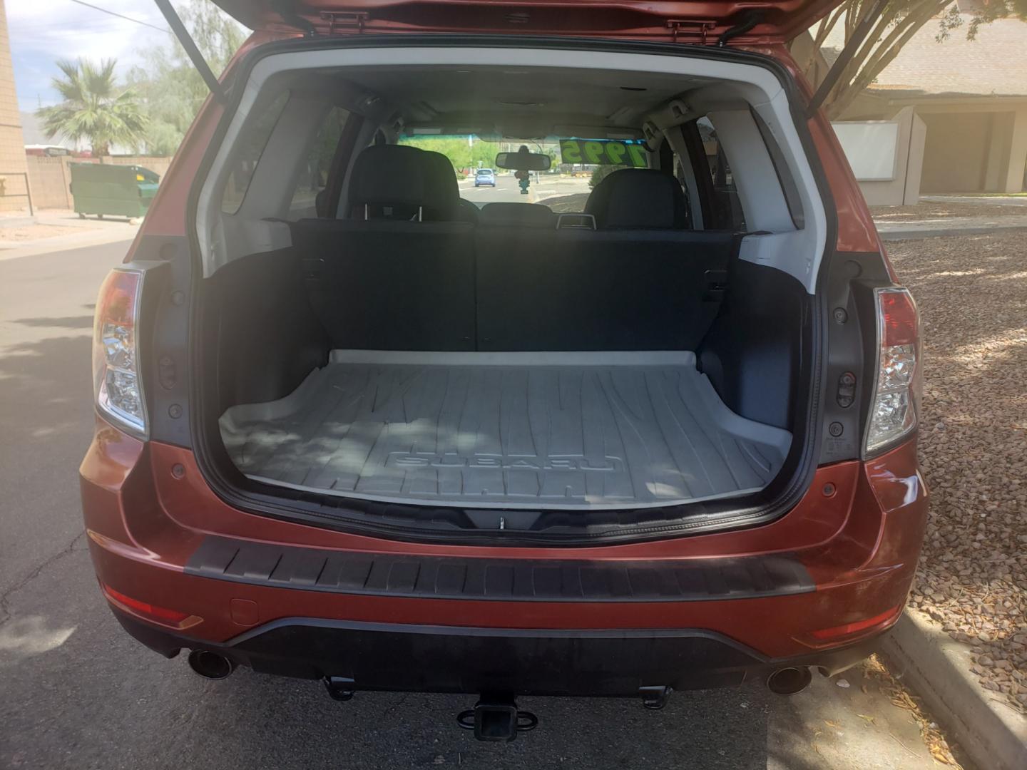 2010 /gray and black Subaru Forester 2.5X Premium (JF2SH6CC4AH) with an 2.5L L4 DOHC 16V engine, 4-Speed Automatic transmission, located at 323 E Dunlap Ave., Phoenix, AZ, 85020, (602) 331-9000, 33.567677, -112.069000 - 2010 Subaru Forester,...... EXCELLENT condition, A Real Must See!! No accidents, Power everything, Ice cold ac, Stereo/CD player, Satellite capable, phone sync, blue tooth, Sunroof, Clean Black and Gray interior with Black leather seats in near perfect condition, power windows, power door locks, Gor - Photo#18